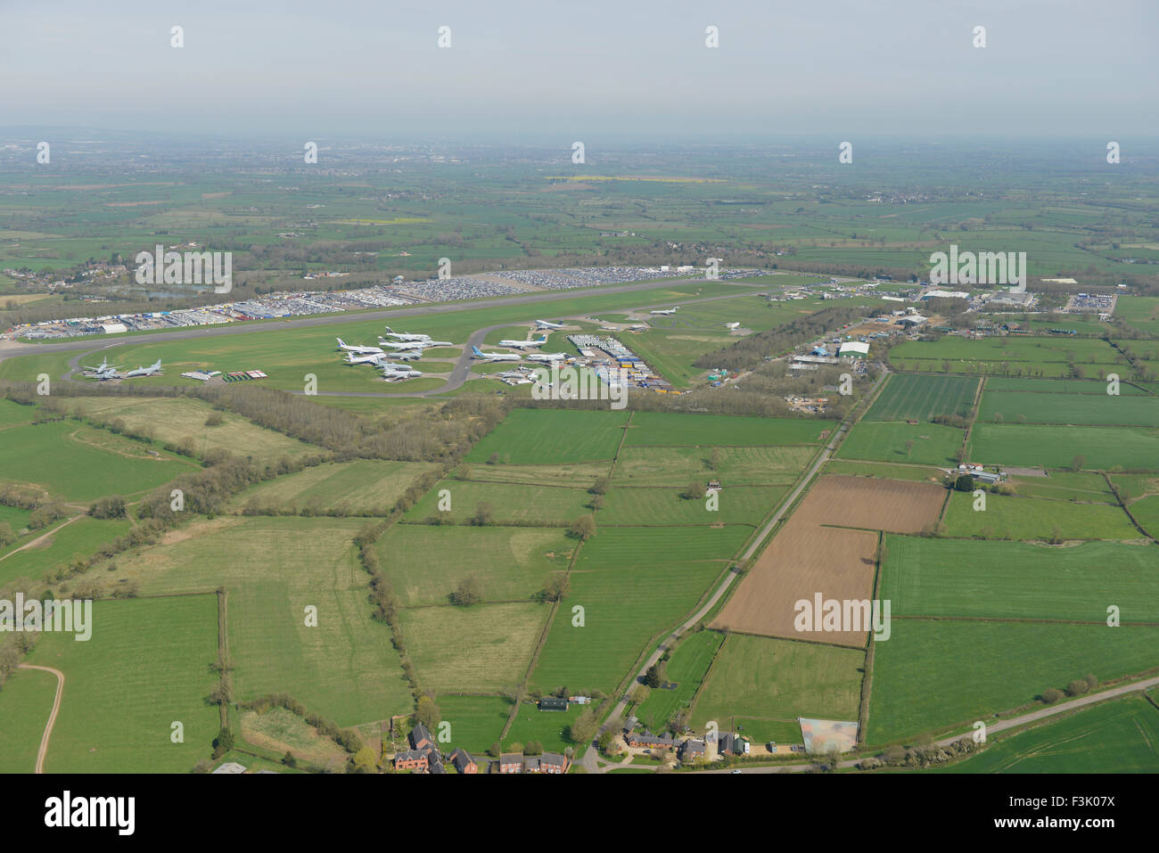 Luftbild der Bruntingthorpe Aerodrome und Fahrzeug Testgelände, Leicestershire Stockfoto