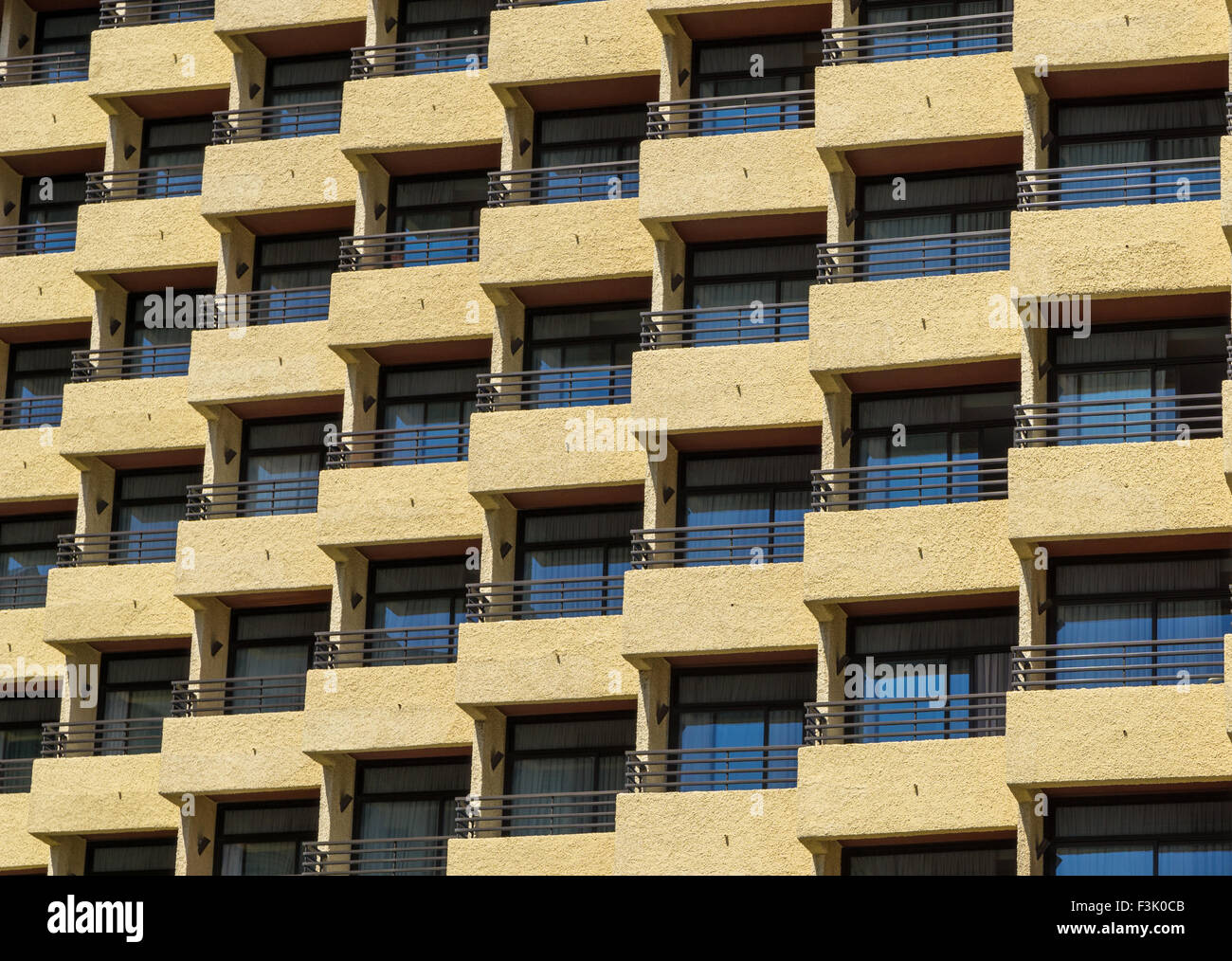 Geometrische Basreliefs Detail Hotel Melia Costa del Sol in Torremolinos, Spanien Stockfoto