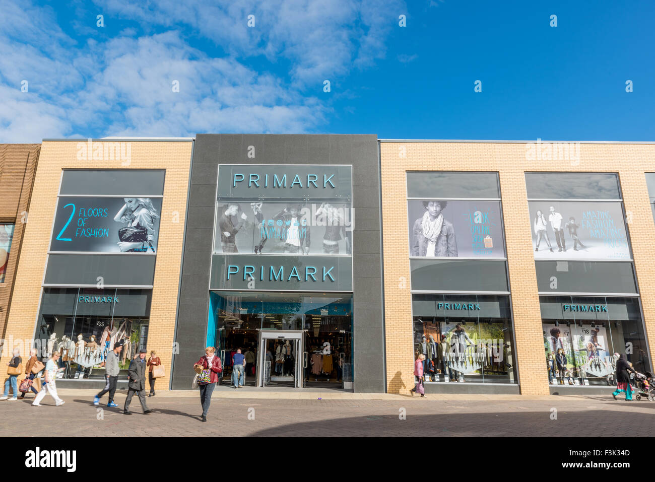 Primark Bekleidungsgeschäft in Walsall Stadtzentrum West Midlands, UK Stockfoto