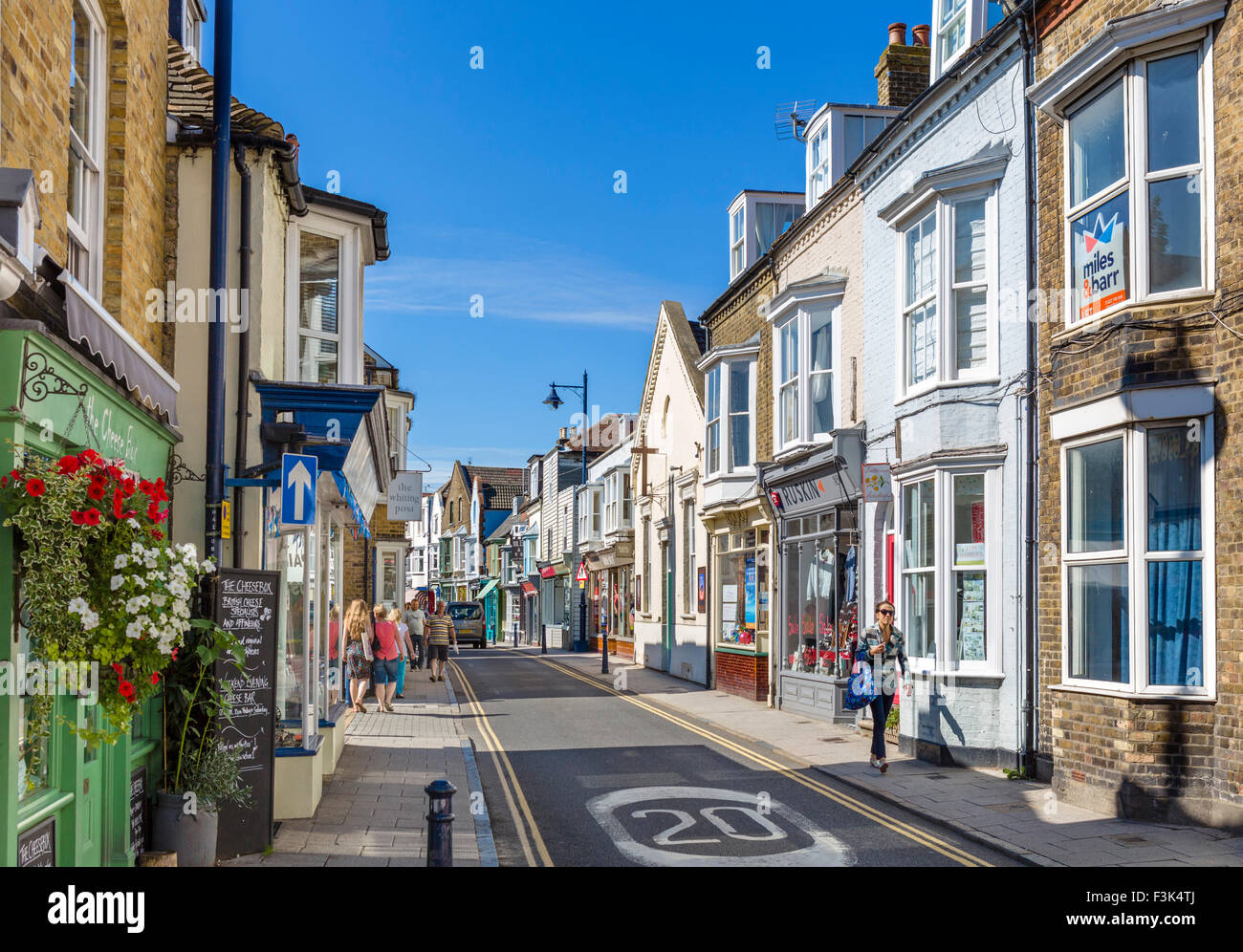 Geschäfte auf Hafengasse in Stadtzentrum, Whitstable, Kent, England, Großbritannien Stockfoto