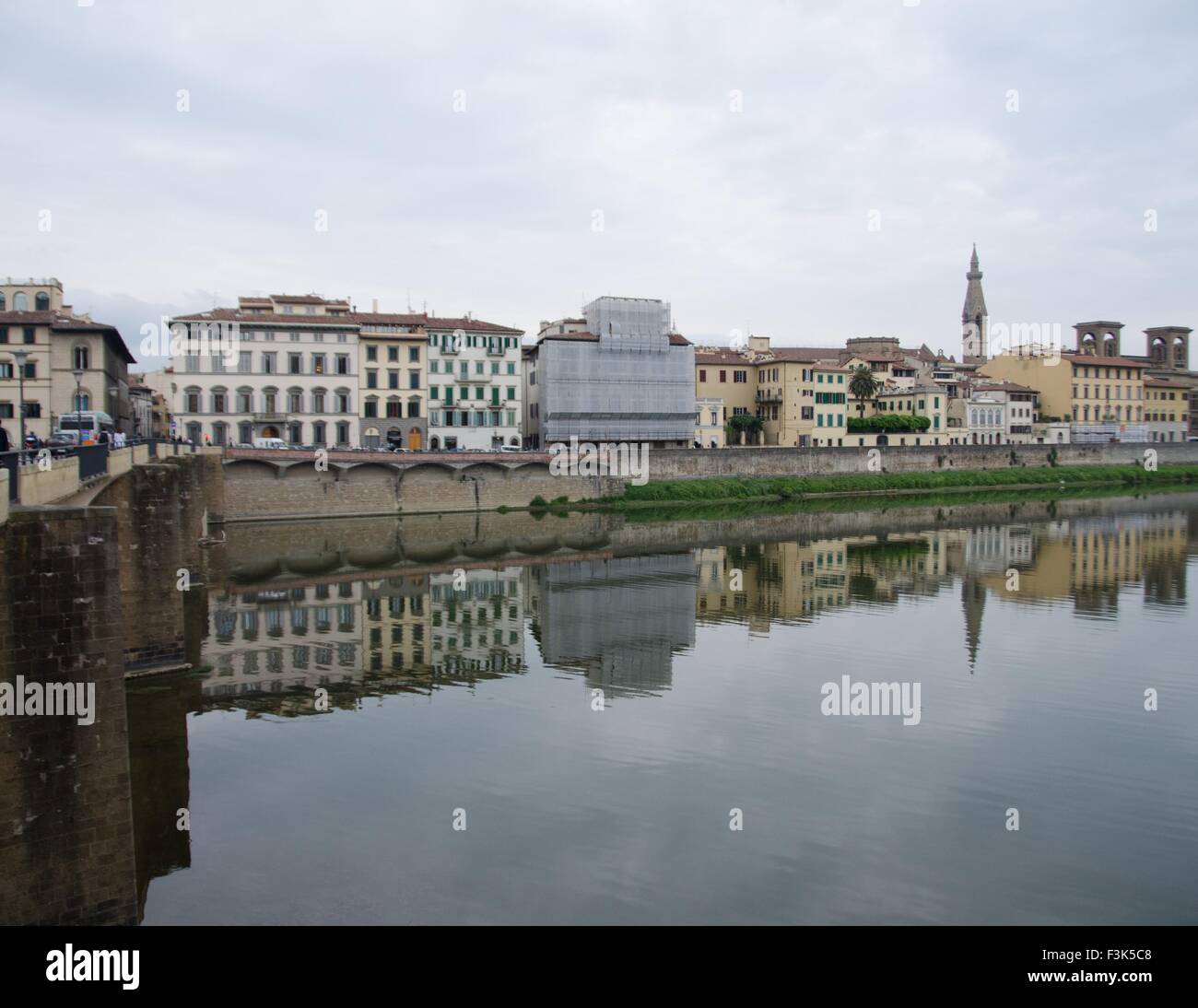 Am Fluss Arno in Florenz, Italien Stockfoto