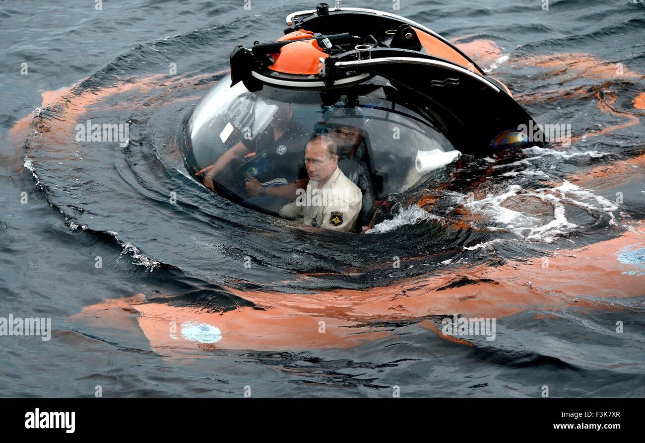 Der russische Präsident Vladimir Putin an Bord ein Bathyscaph ...