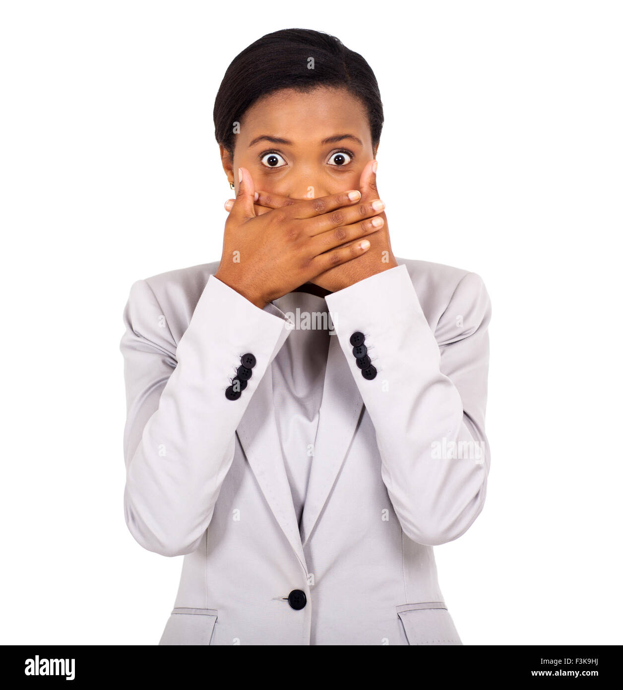 überrascht, afroamerikanische Frau, die ihr den Mund mit Händen Stockfoto