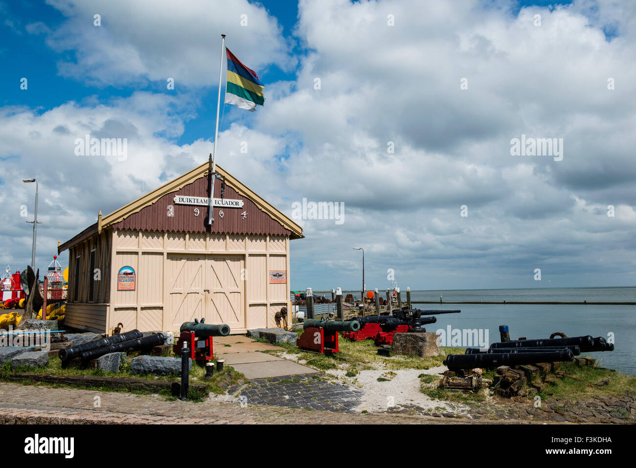 2. Juli 2014 Duik Team Ecuador in de haven van West-Terschelling.  Foto Kees Metselaar Stockfoto