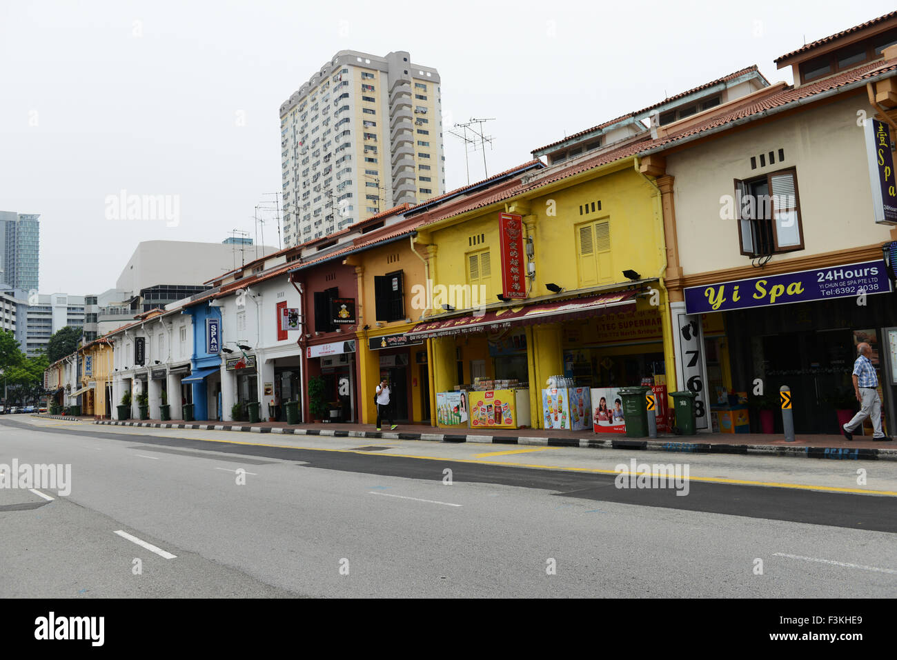 Schöne alte Gebäude entlang Singapurs North Bridge Road. Stockfoto