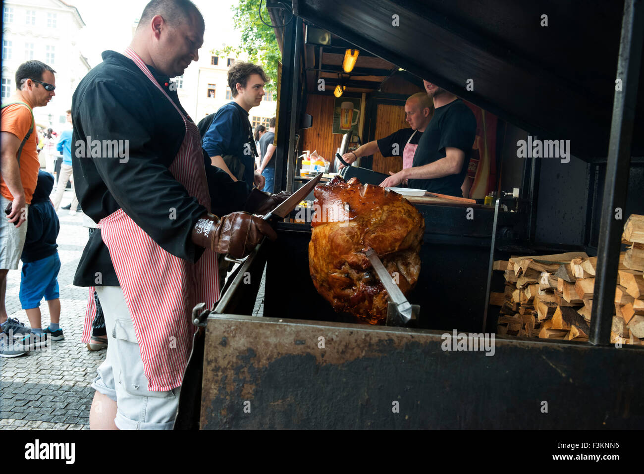 Kochen Schinken am Altstädter Ring, Prag, Tschechische Republik Stockfoto