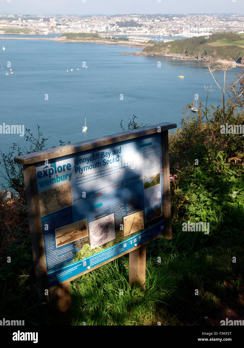 Info-Tafel Jennycliff und Plymouth Sound entlang der Südwestküste-Weg, Plymouth, Devon, UK Stockfoto
