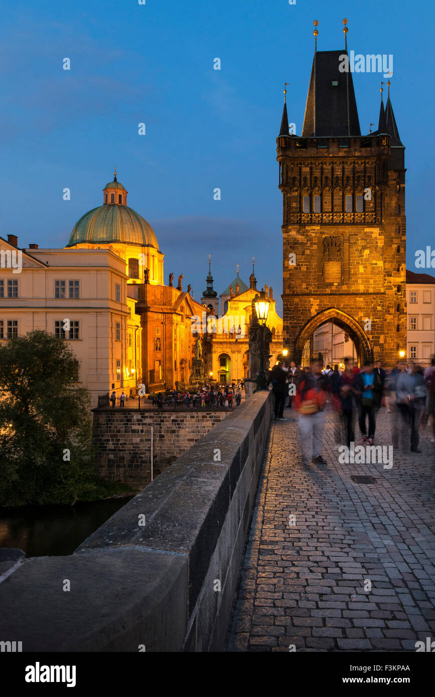 Kirche des Hl. Franziskus und Kirche des Heiligen Erlösers, Ritter des Kreuz Quadrat, Old Town, Prag, Tschechische Republik, Stockfoto