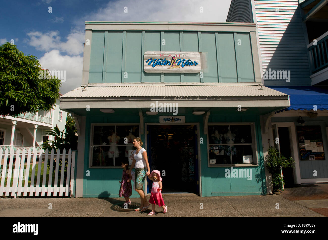 Wasser tragen. Maui. Geschäfte im Zentrum von Lahaina, Maui, Hawaii.  Front Street.  Eines der beliebtesten Shoppingmöglichkeiten in Lahaina ist Fr Stockfoto