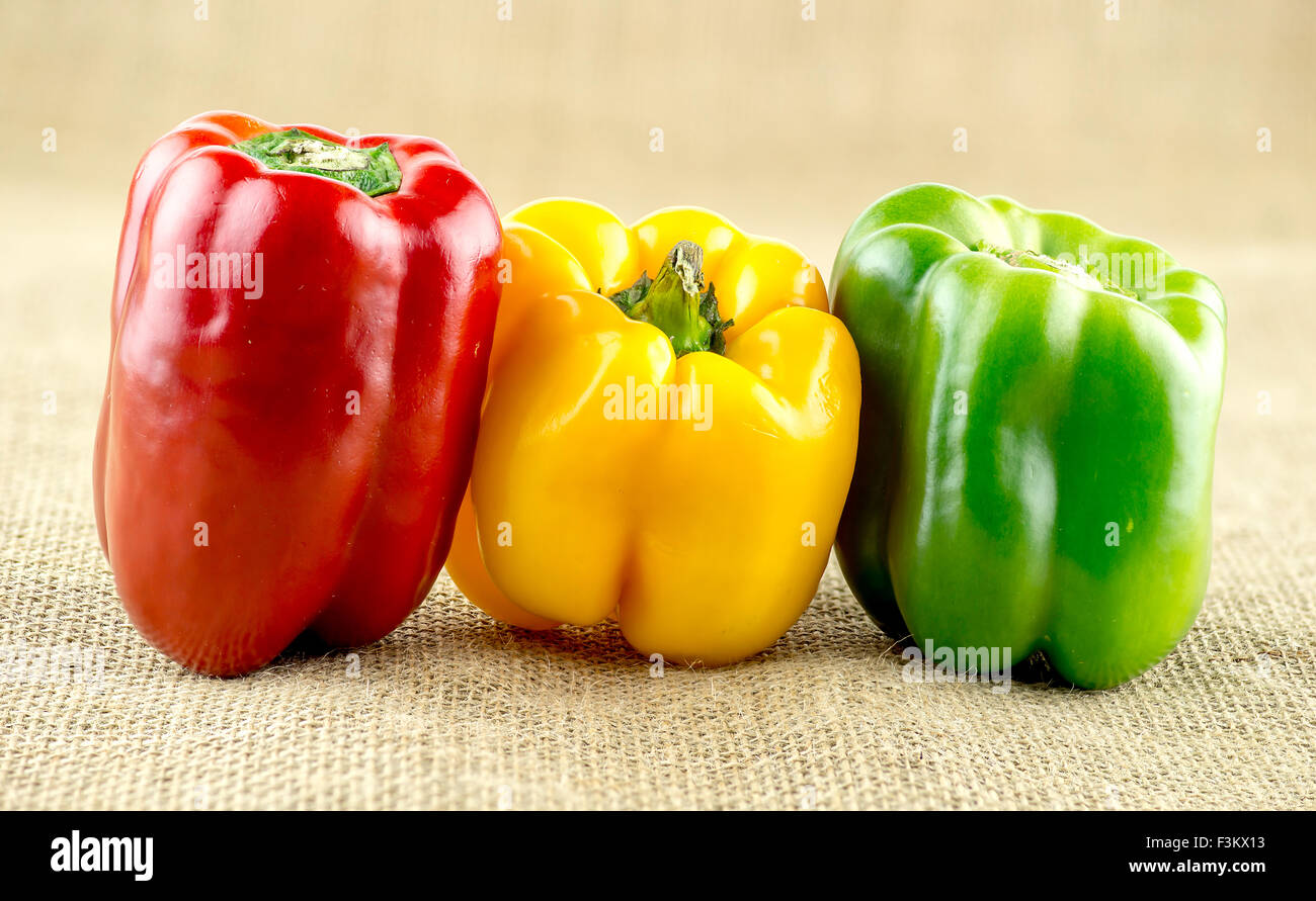 Rote, gelbe und grüne Paprika Stockfoto