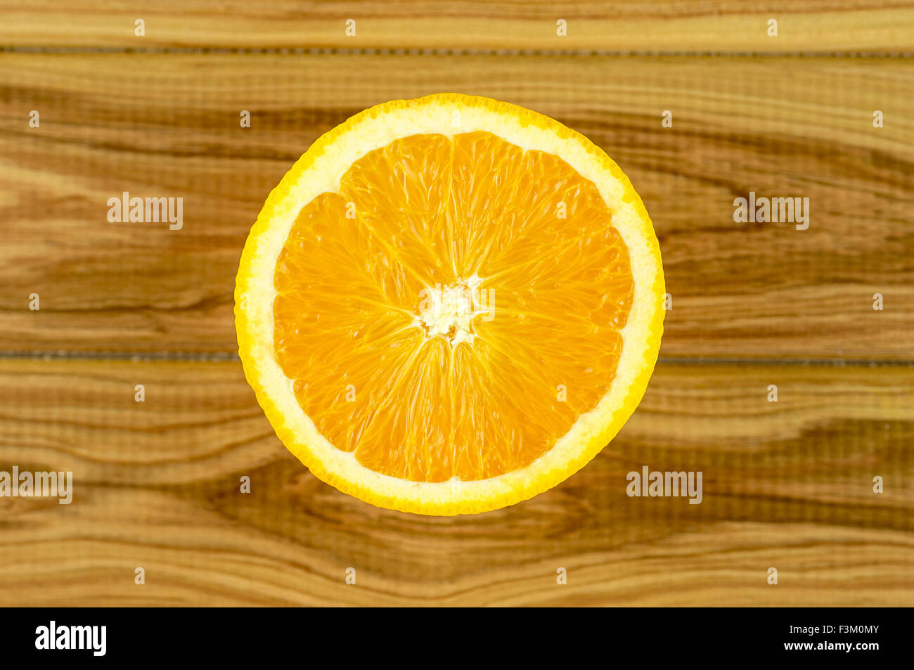Draufsicht der Orange in zwei Hälften geschnitten Stockfoto