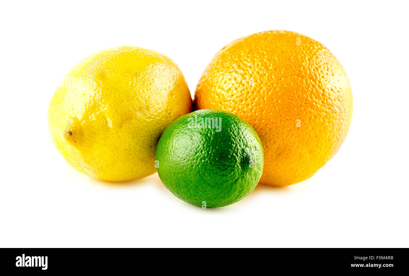 Zitrone, Limette und Orange isoliert auf weiss Stockfoto
