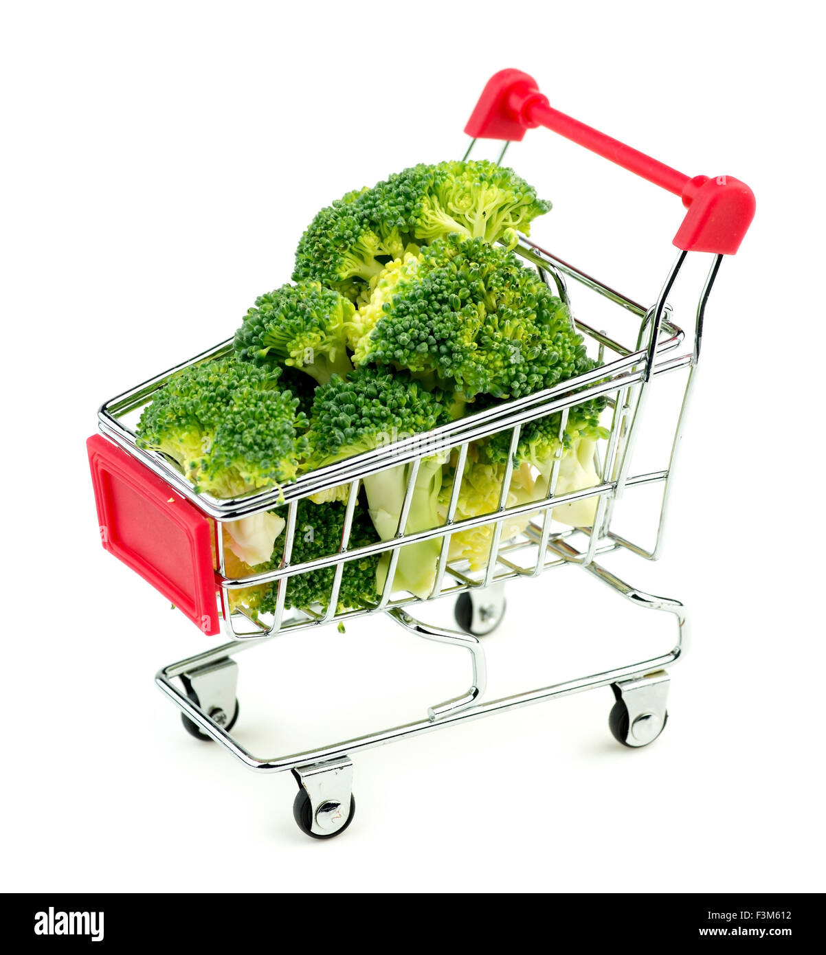 Übergroße Brokkoli in den Warenkorb Stockfoto