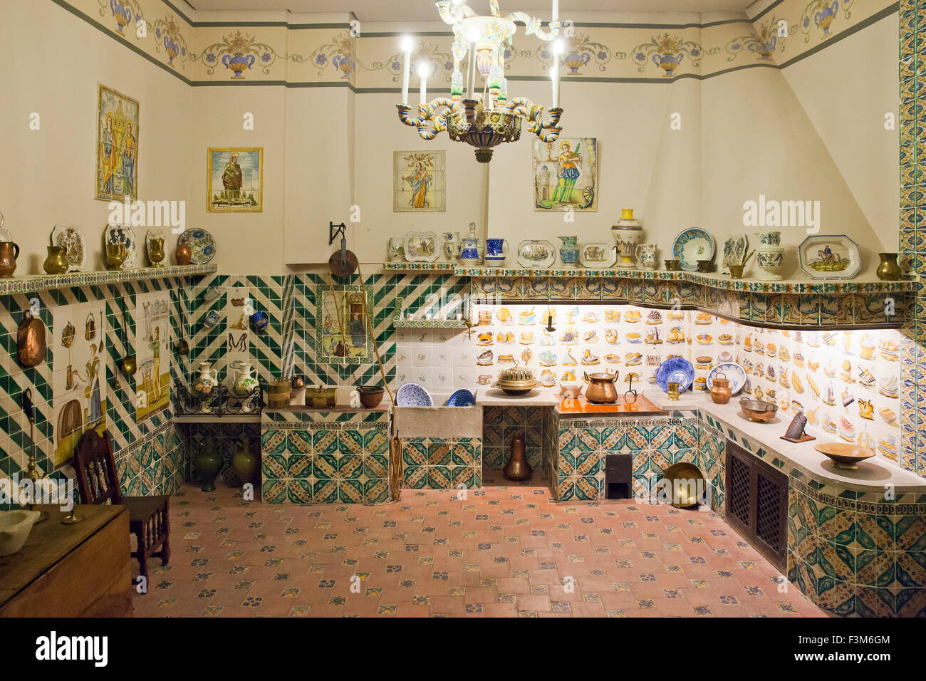 Vintage spanische Küche, nationale Keramikmuseum und Kunstgewerbe, Valencia, Spanien Stockfoto
