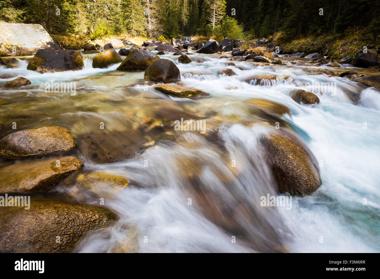 Wasserfälle in Dolomiten. Travignolo Torrent. Stockfoto