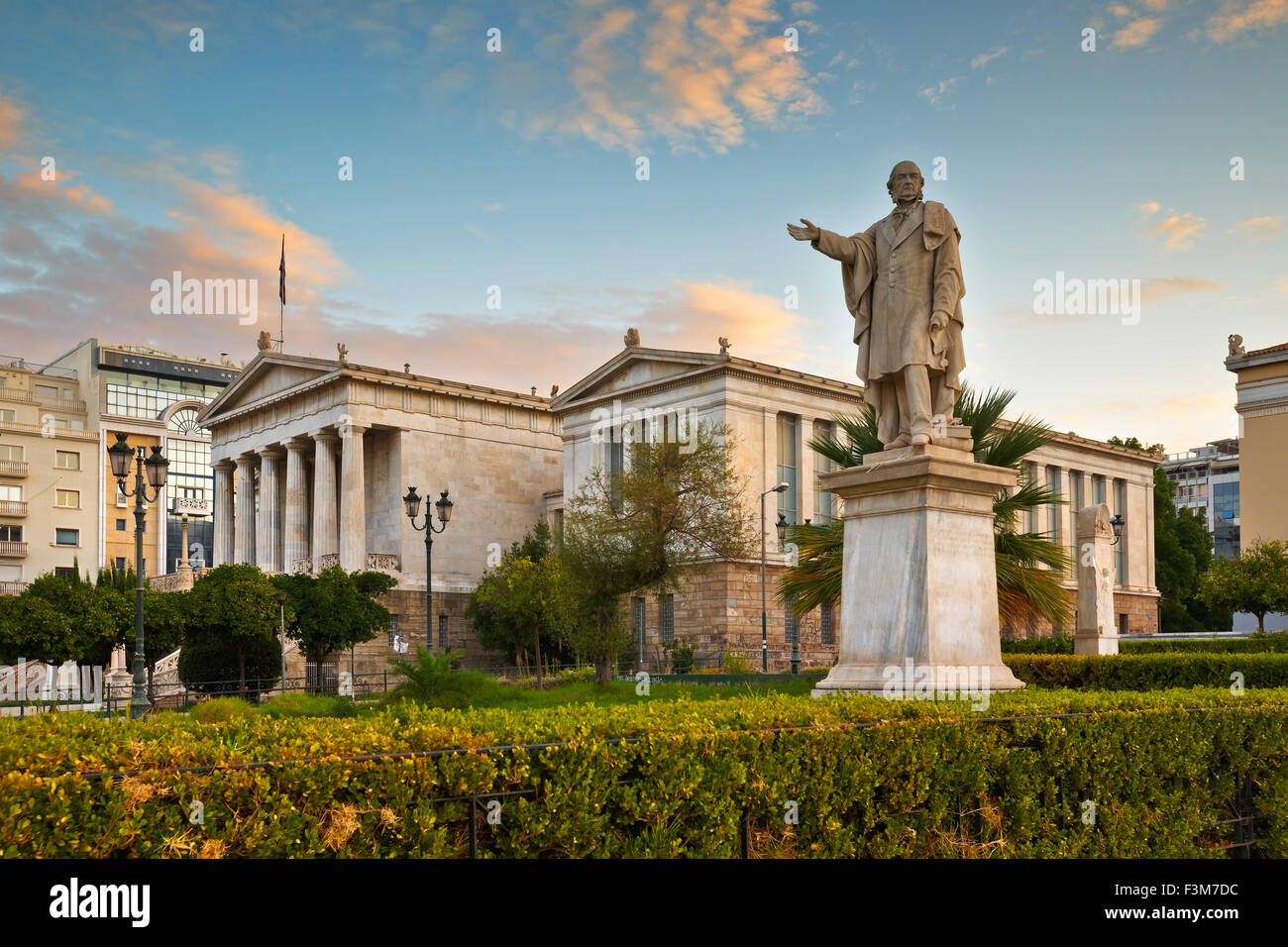 Statue in der Nationalbibliothek von Griechenland in Panepistimio, Athen Stockfoto