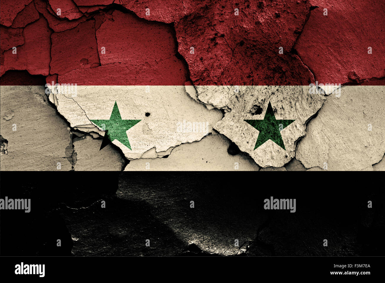 Flagge Syriens auf rissige Wand gemalt Stockfoto