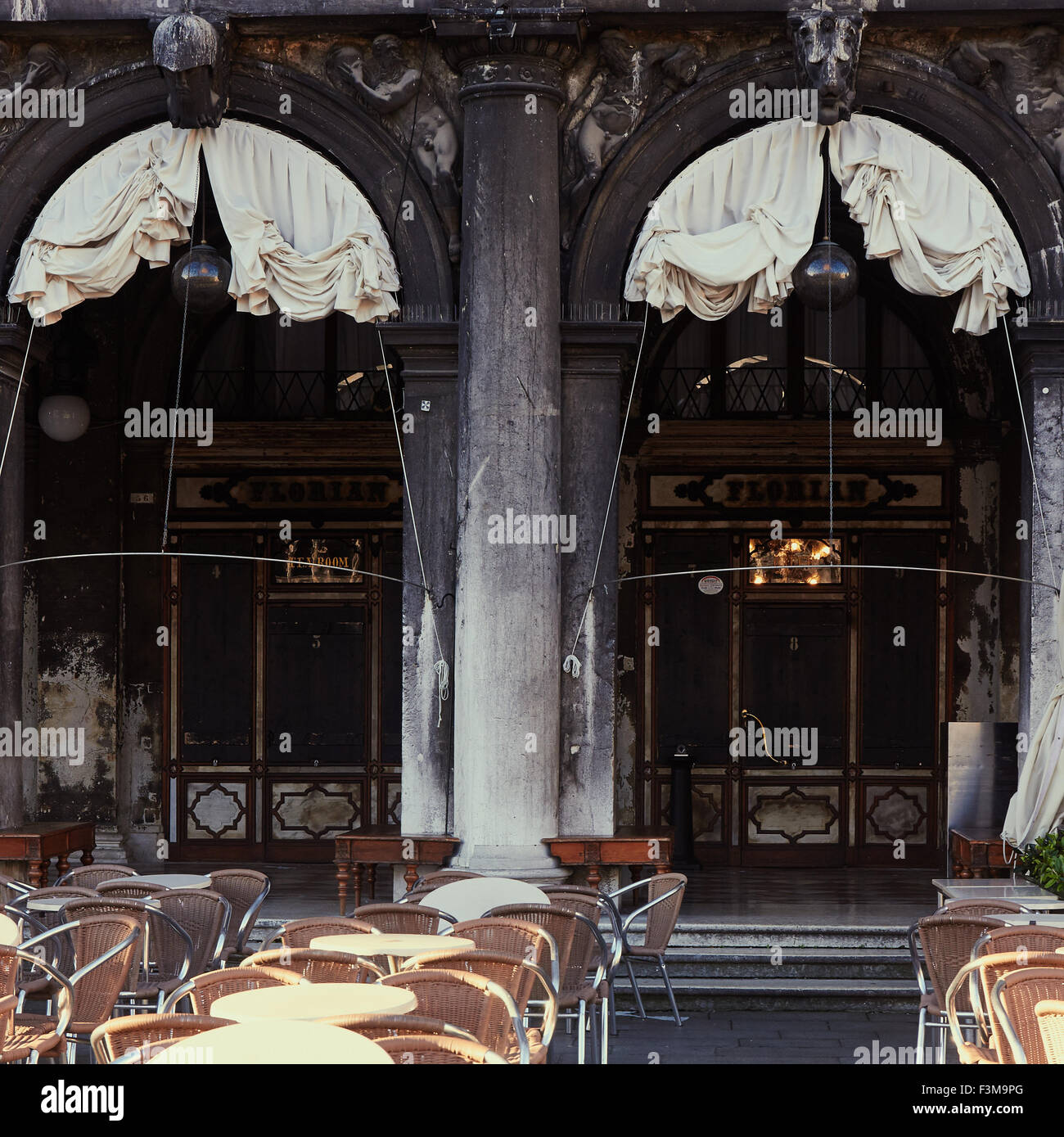 Caffe Florian das älteste Kaffeehaus im Dauerbetrieb Piazza San Marco Venedig Veneto Italien Europa Stockfoto
