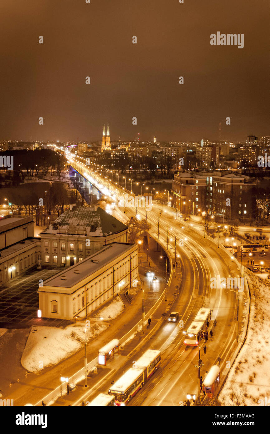 Solidarnosci Avenue und Slasko-Dabrowski-Brücke mit Blick auf die Weichsel in Richtung Praga Bezirk von Warschau, Polen Stockfoto