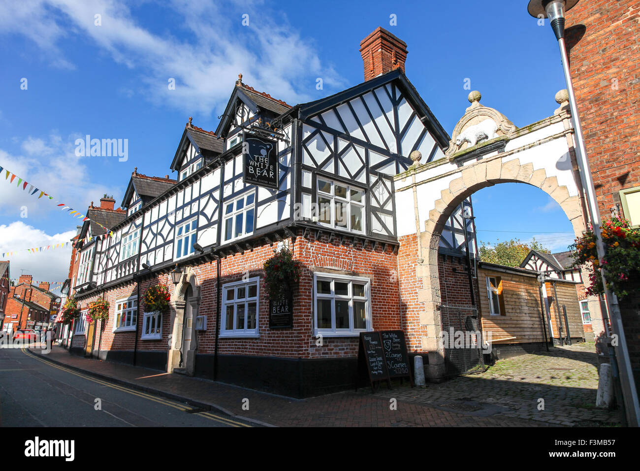 Weißer Bär Kneipe oder Gaststätte in Middlewich Cheshire England UK Stockfoto