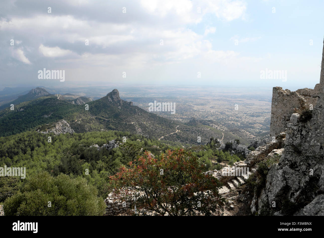 Treppen zu Kantara Burg im besparmak Berge Landschaft im Herbst September liegt im türkischen Nordzypern KATHY DEWITT Stockfoto