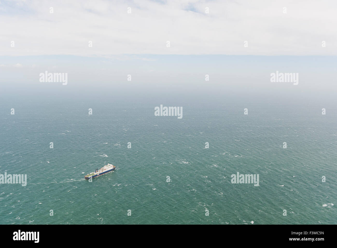 Luftaufnahme von P & O ferry zwischen Dover und Calais Stockfoto