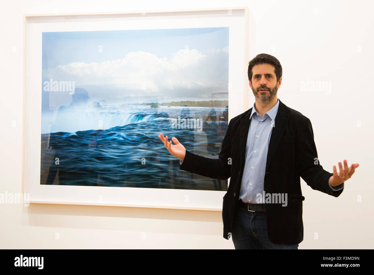 London, UK. 10.05.2015. Im Bild: Alec Soth. Blätter, die erste große Ausstellung der UK durch preisgekrönte amerikanische Fotograf Alec Soth öffnet für die Öffentlichkeit im Medienraum des Science Museum gesammelt. Die Ausstellung umfasst die erste UK-Vorführung dieses neuen Projekts, das Songbook von 6. Oktober 2015 bis 28. März 2016 läuft. Foto: Bettina Strenske Stockfoto