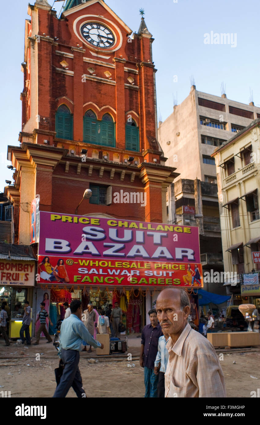 Indien, Westbengalen, Kolkata, Chowringhee, Lindsay Straße, neuer Markt, Uhrturm. Kolkata, Westbengalen, Indien. Uhr Turm M Stockfoto