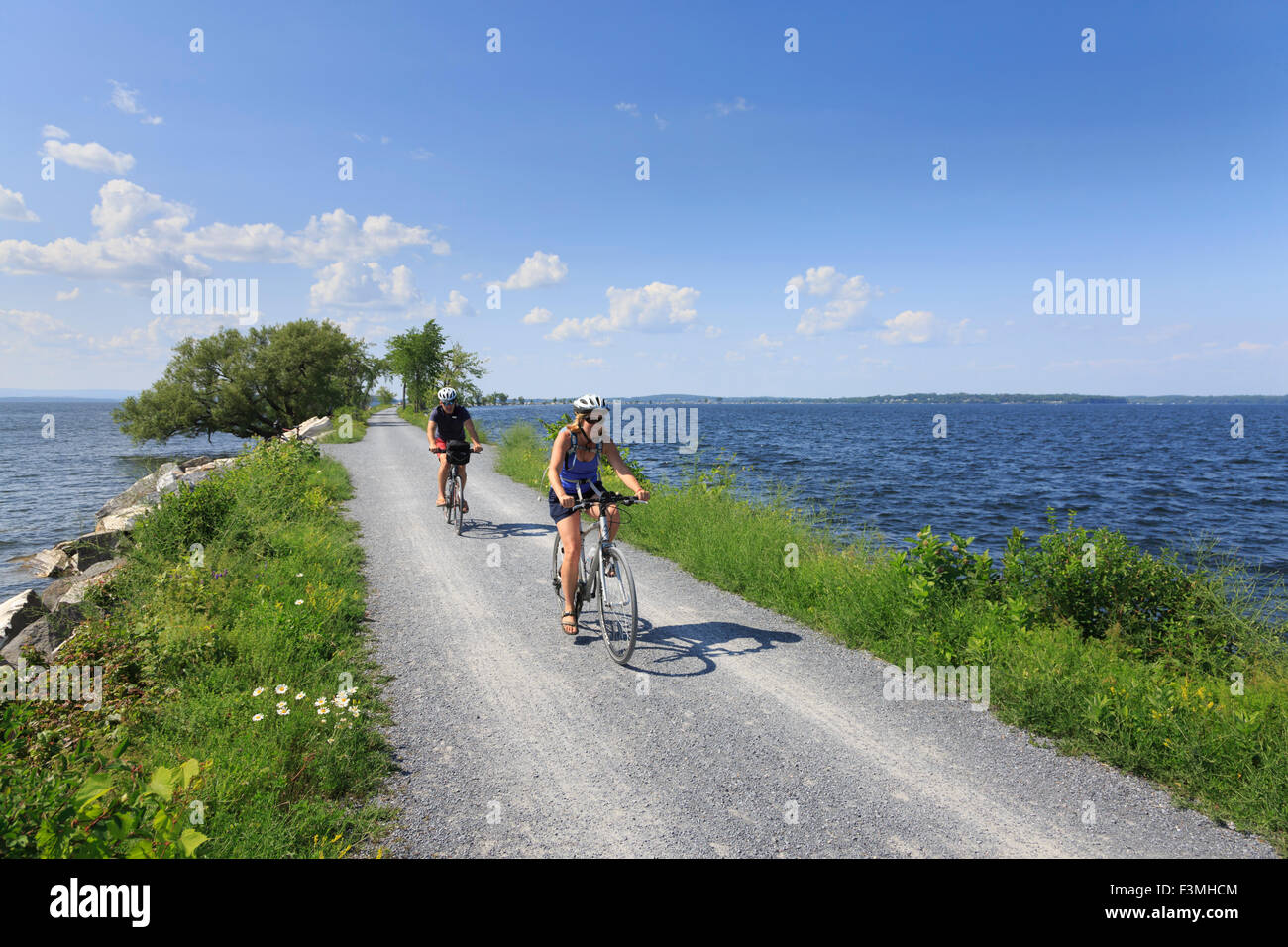Radweg, Colchester Causeway Park am Lake Champlain, Burlington, Vermont, USA Stockfoto