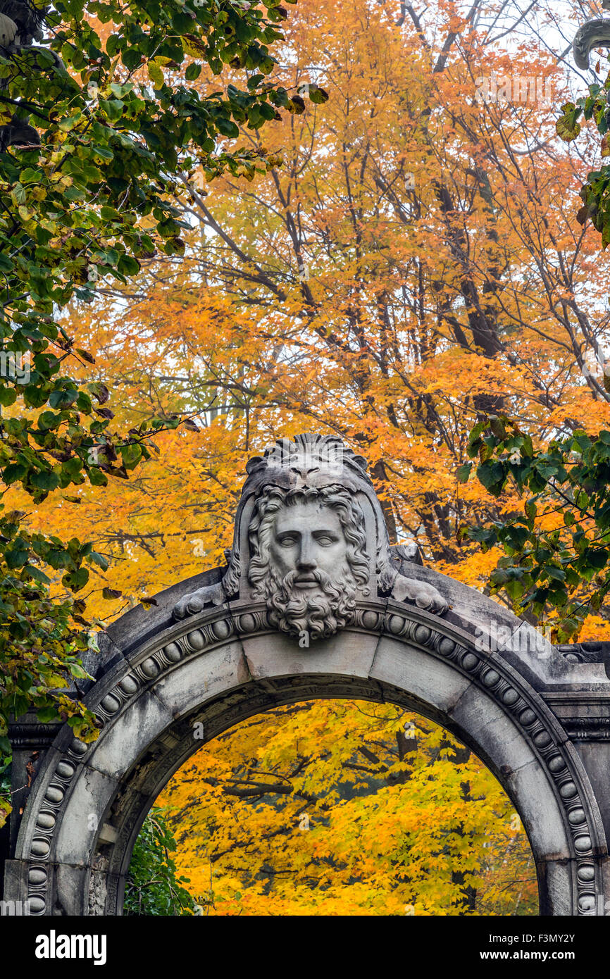 Eines der vielen Statuen befindet sich im Guildwook Park in Scarborough. Stockfoto