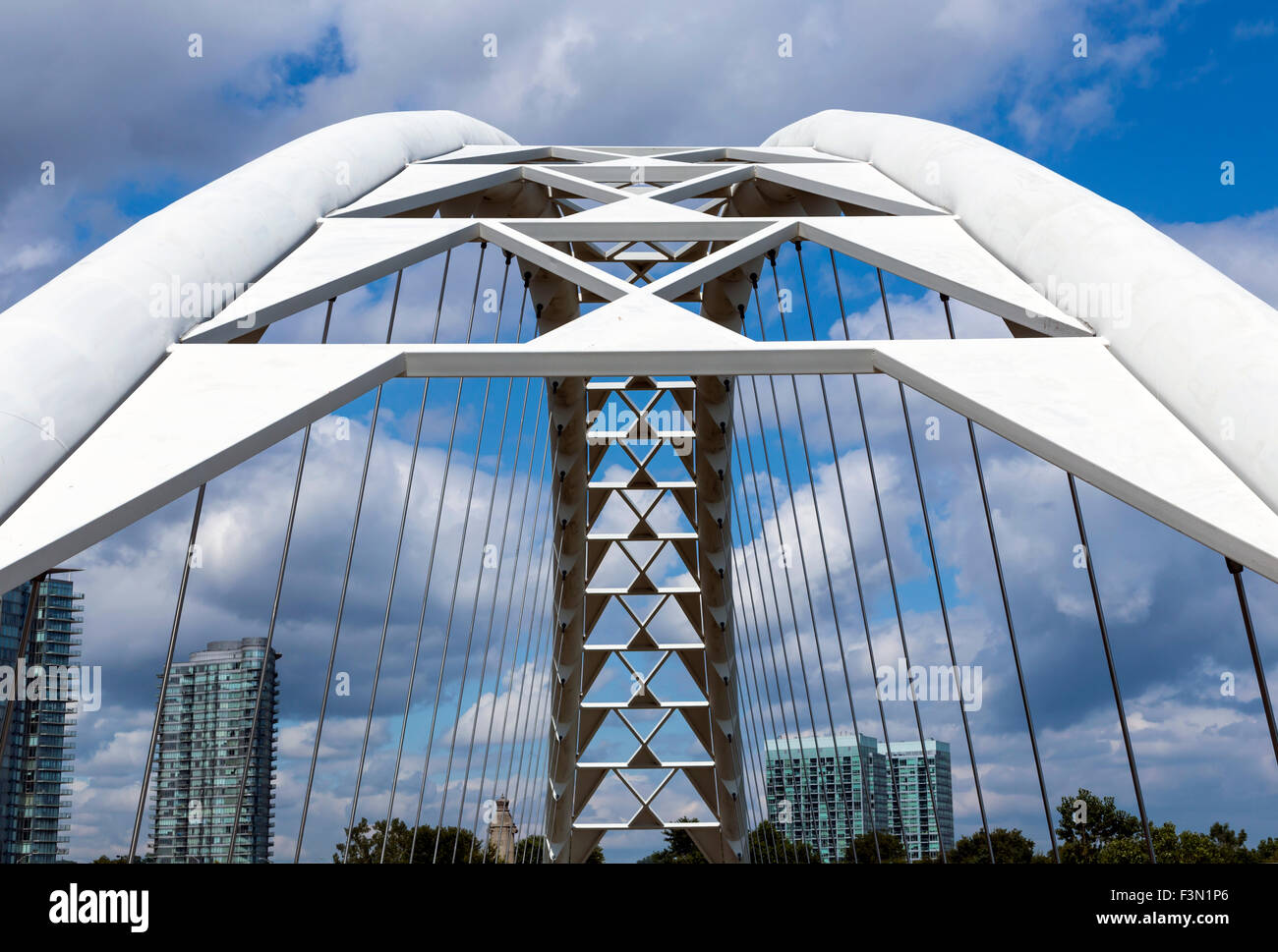 Die Bögen von einer lokalen Brücke in Toronto. Stockfoto