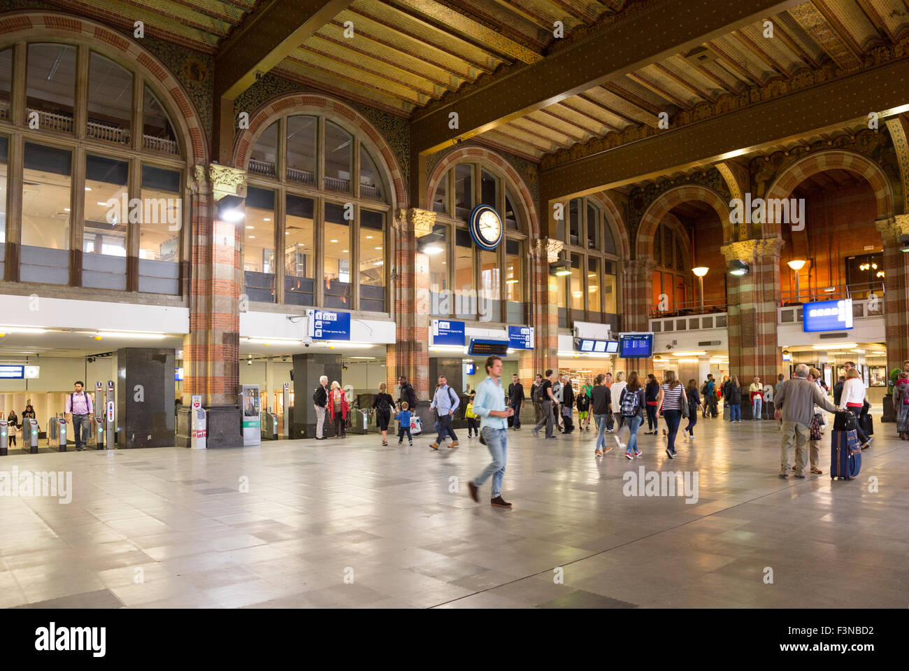 Hauptbahnhof - Centraal Station Stockfoto