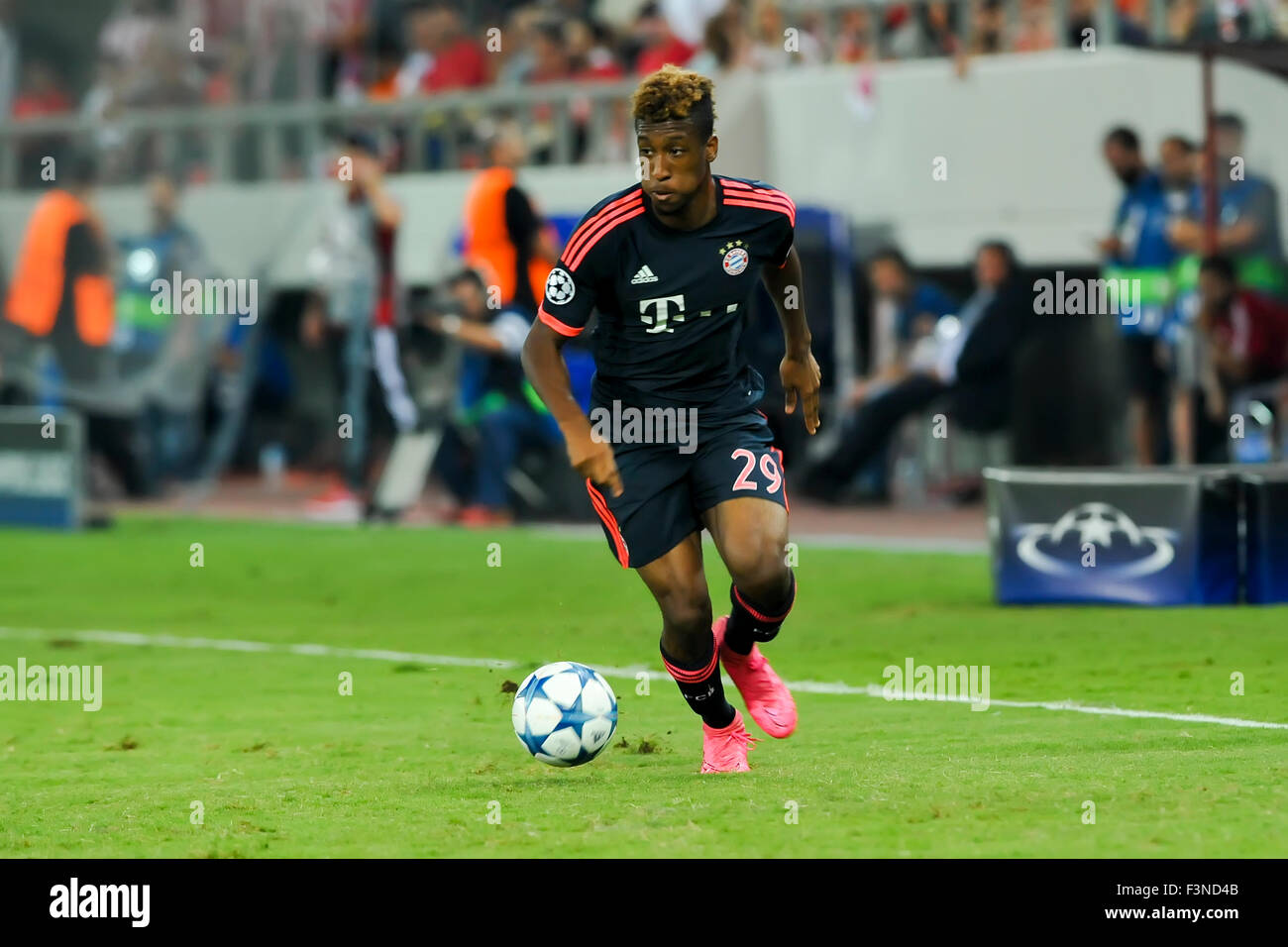 Kingsley Coman während des UEFA-Champions-League-Spiels zwischen Olympiakos und Bayern, in Athen, Griechenland Stockfoto