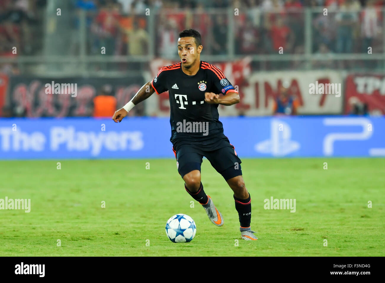 Thiago Alcantara während des UEFA-Champions-League-Spiels zwischen Olympiakos und Bayern Stockfoto