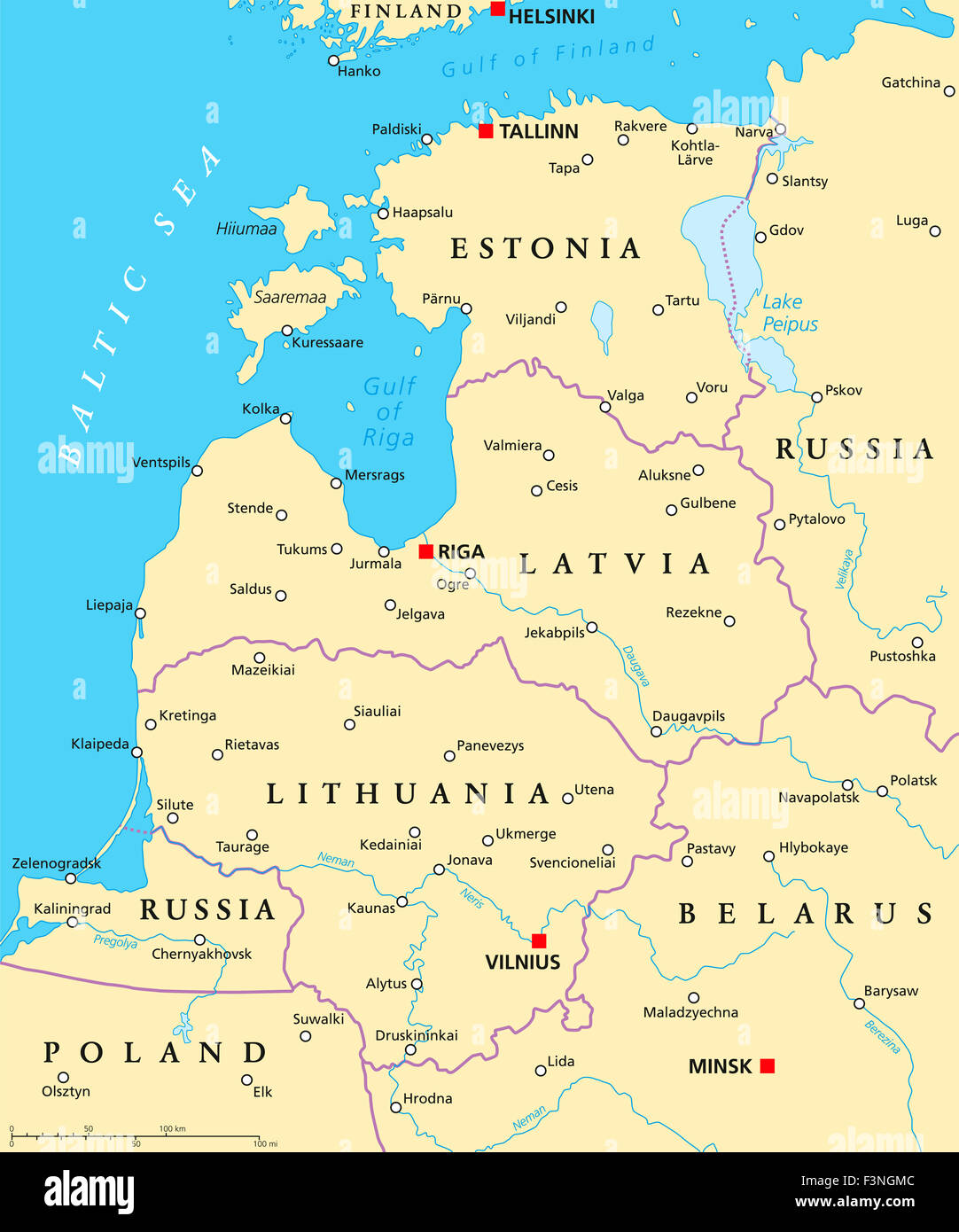 Politische Karte der baltischen Staaten. Baltikum-Bereich mit Kapitellen, Landesgrenzen, wichtige Städte, Flüsse und Seen. Stockfoto