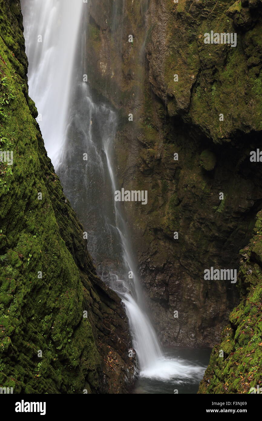 Rescia Wasserfall und Höhlen, über Porlezza, Italien Stockfoto