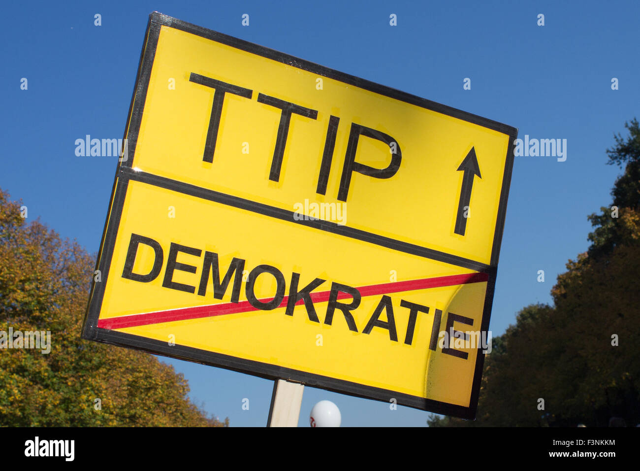 Anti-Ttip Schild an einer Protestaktion in Berlin, Deutschland Stockfoto