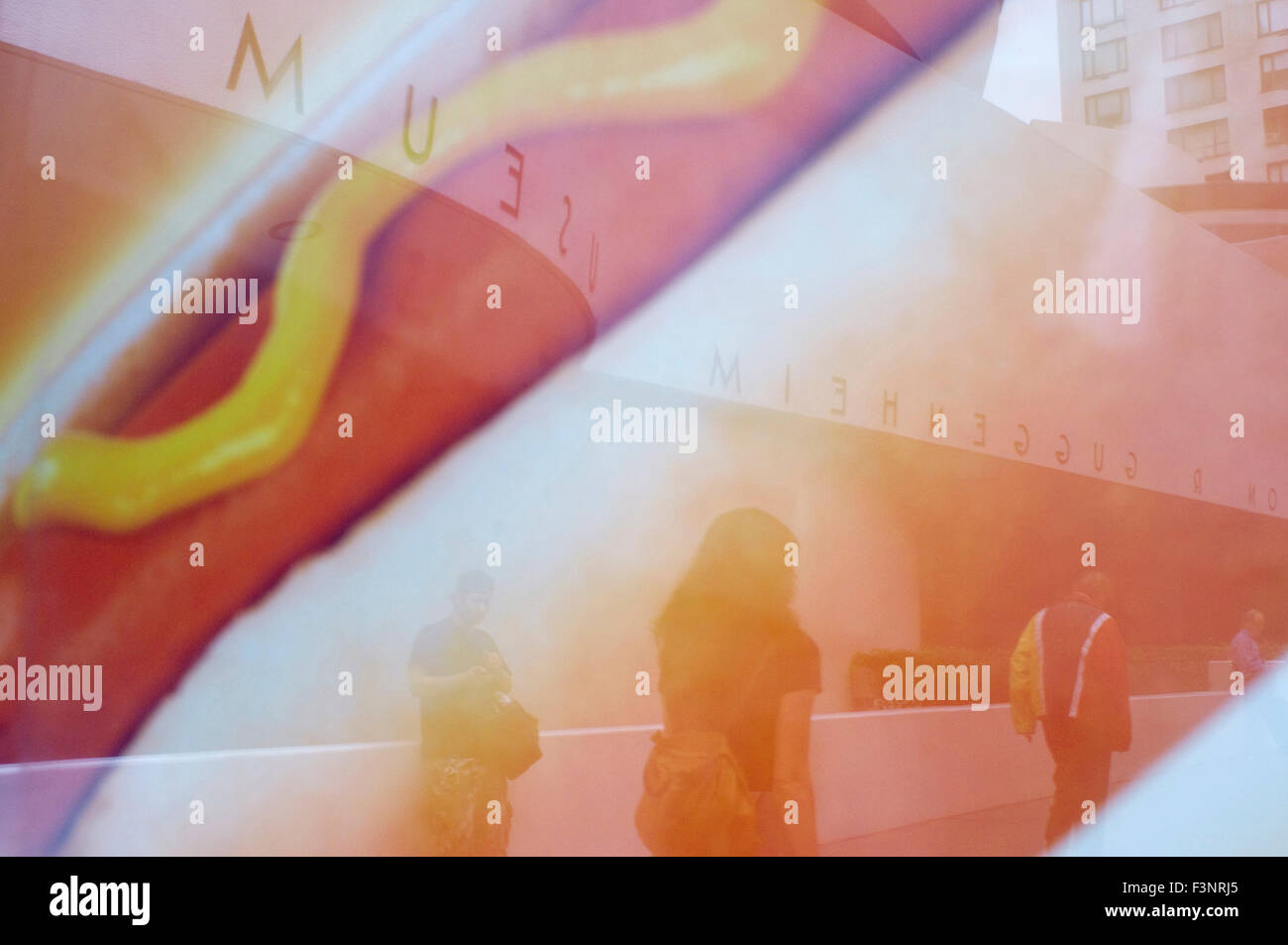 Reflexion von Frankfurt im Solomon R. Guggenheim Museum. Das Guggenheim Museum in New York ist das erste Museum erstellt von Stockfoto