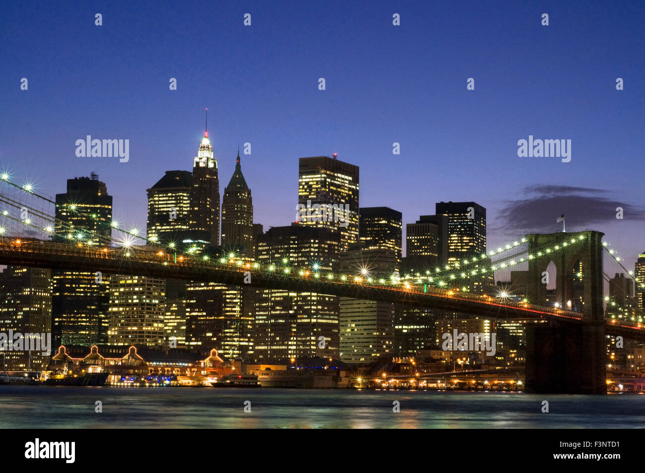 Die Brooklyn Bridge ist eine der ältesten Hängebrücken in den Vereinigten Staaten. 1.825my hat eine Länge von Verbindung der New Yor Stockfoto