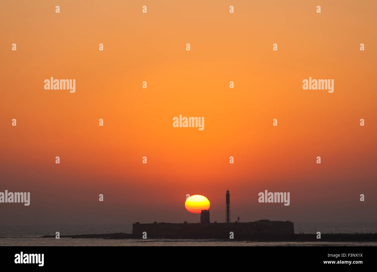 Sonnenuntergang auf San Sebastian Burg in Cadiz, Spanien. © Miguel Gomez Stockfoto