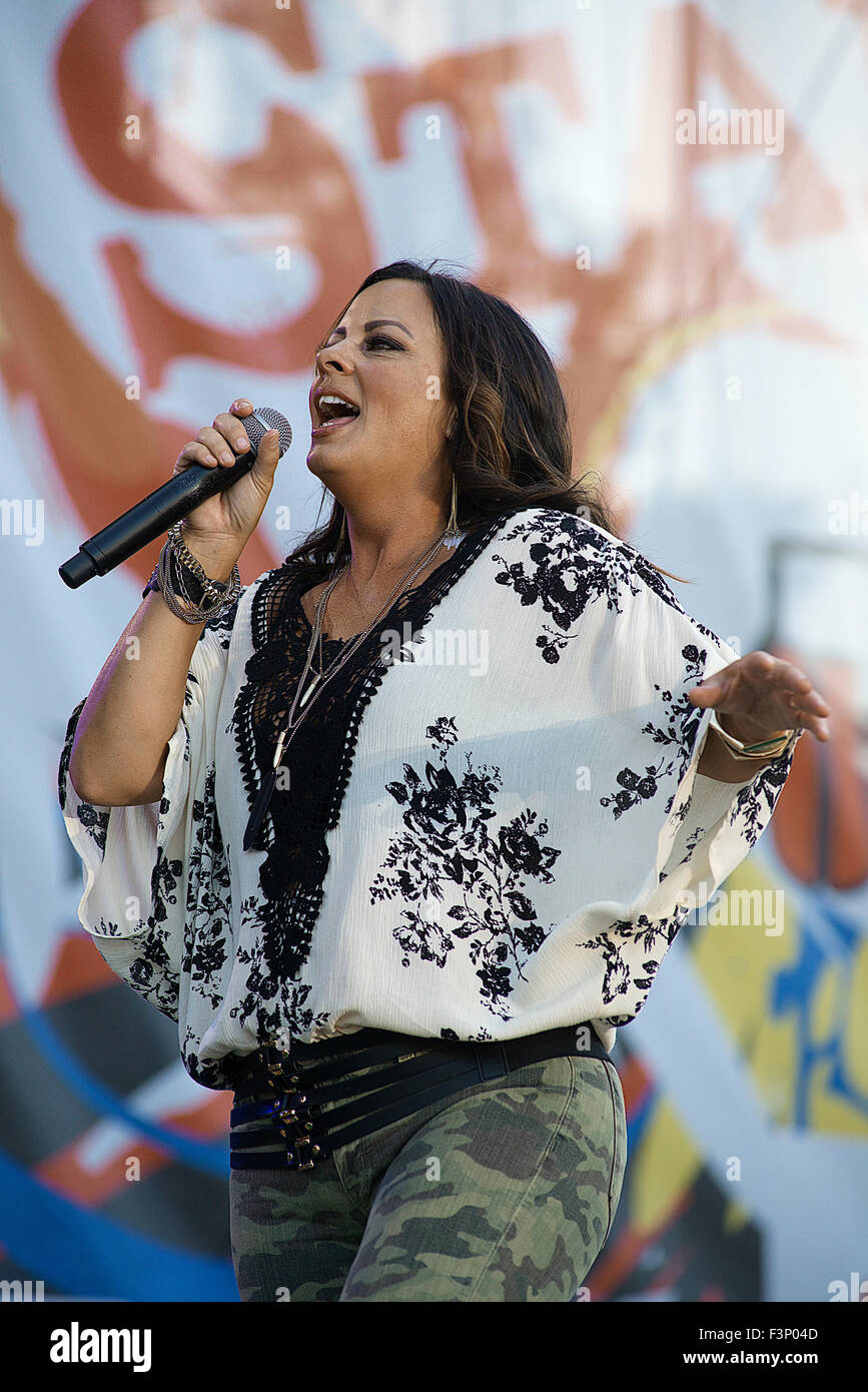 Sara Evans führt bei der Kicker-Land-Stampede in Manhattan, Kansas. Stockfoto