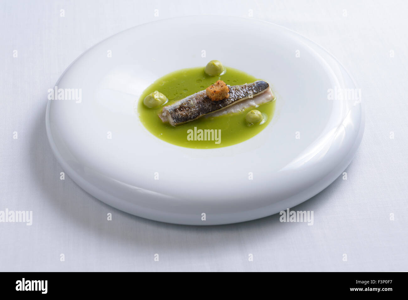 Nouvelle Cuisine Gourmet-Sardine Fischgericht Stockfoto