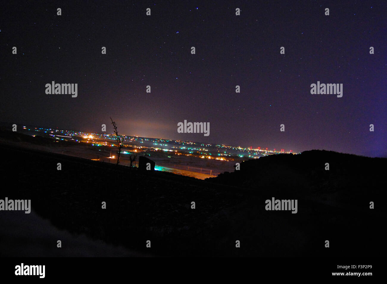 Lichter von Fort Collins in der Nacht Stockfoto