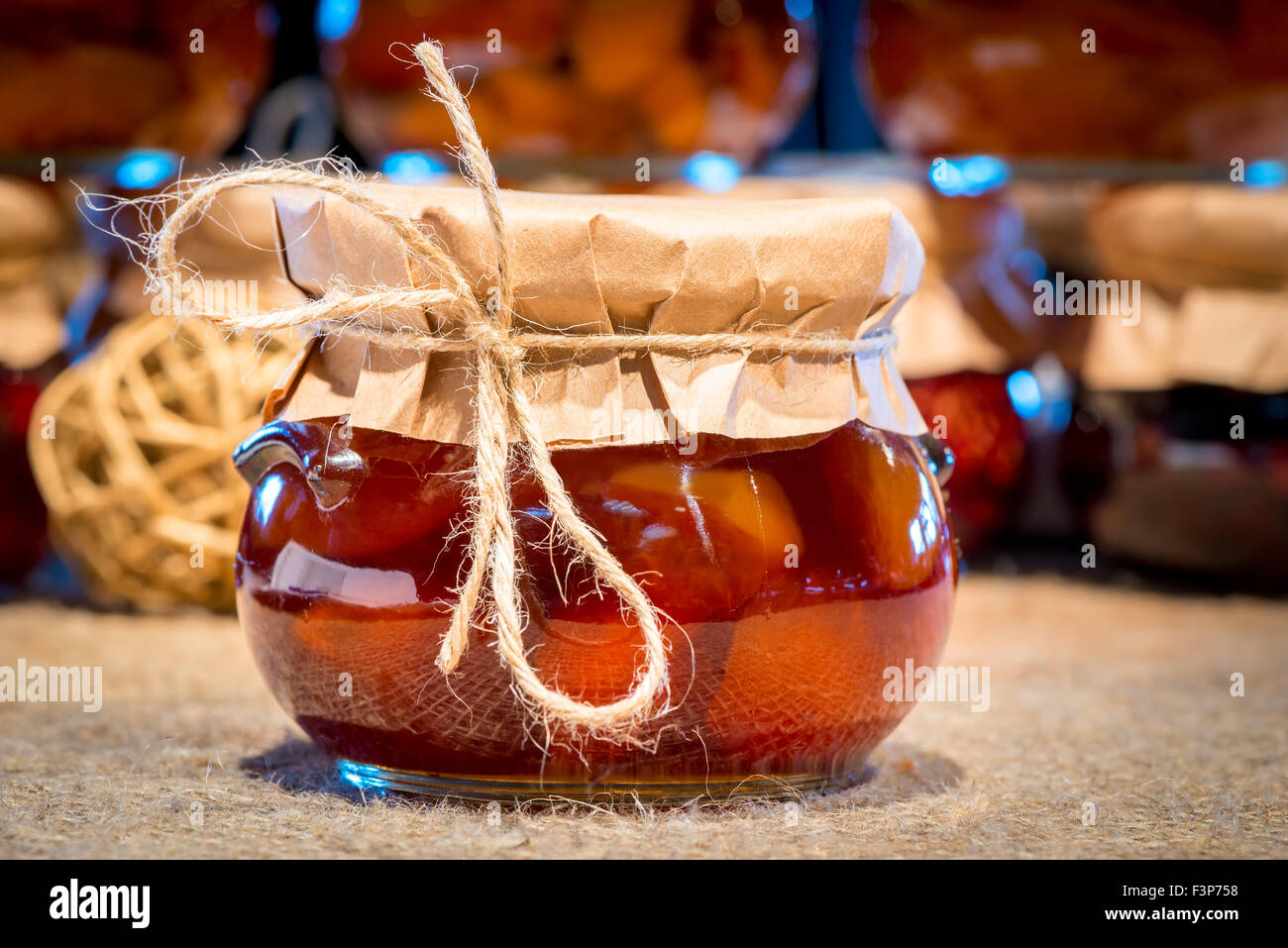 leckere Marmelade im Glas hausgemachter Apfel Stockfoto