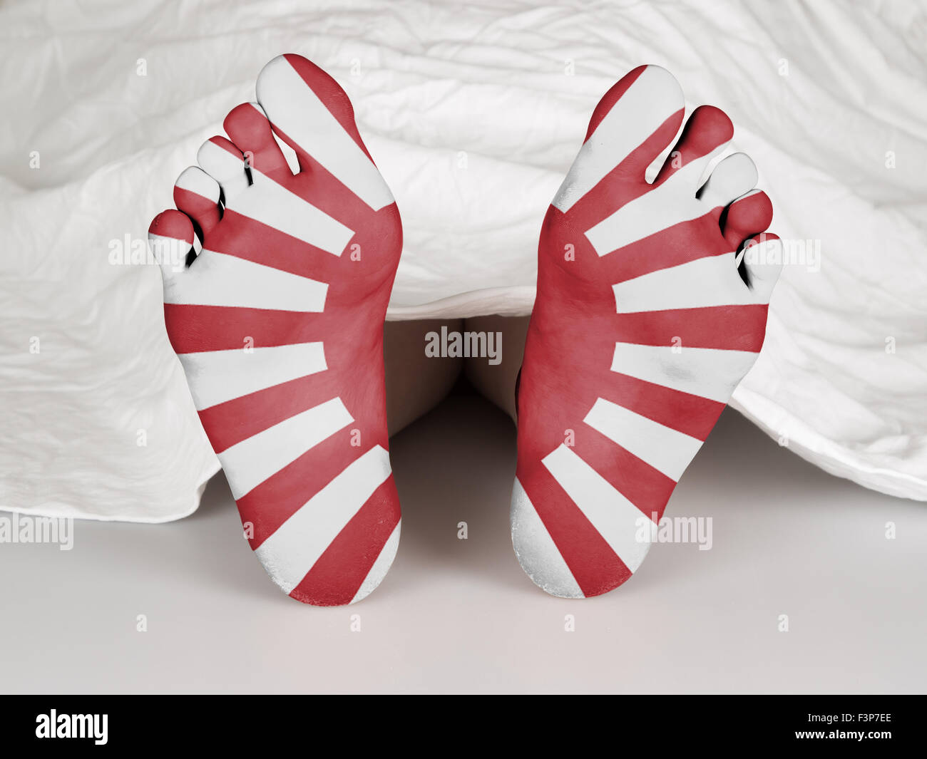 Leiche unter einem weißen Blatt, Selbstmord, Mord oder natürlichen Tod Stockfoto