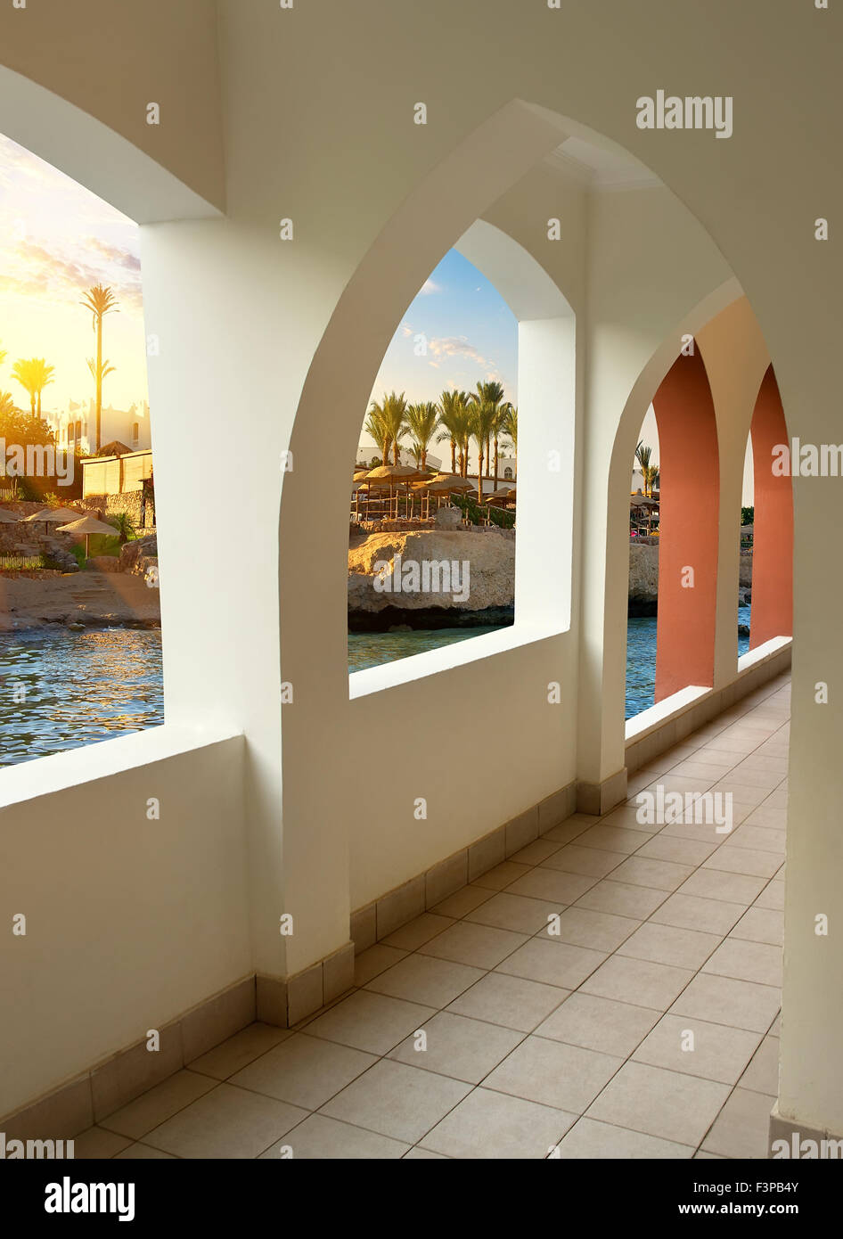 Am Strand des Hotels vom Fenster anzeigen Stockfoto