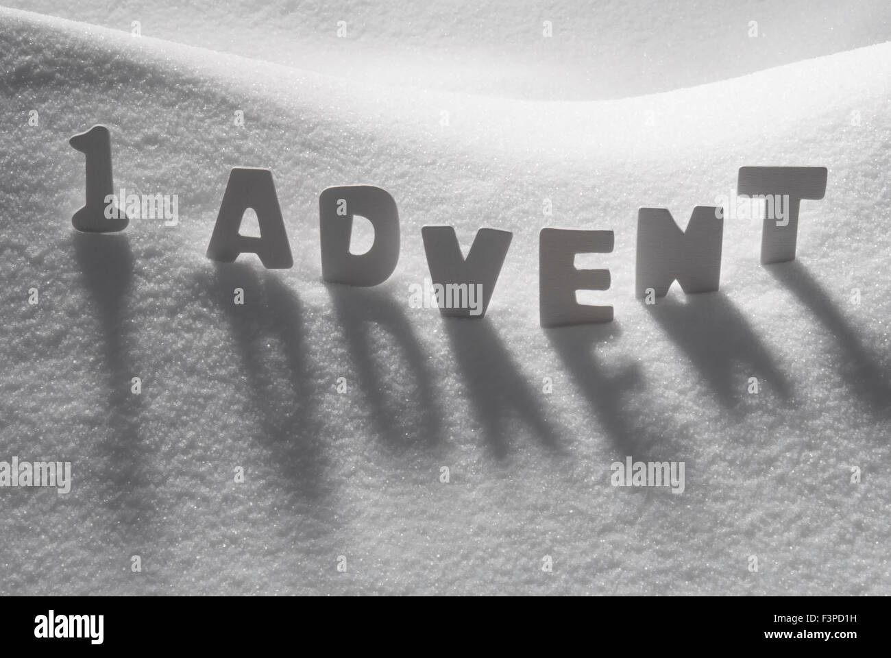 Weiß Wort 1 bedeutet Advent Weihnachtszeit auf Schnee Stockfoto