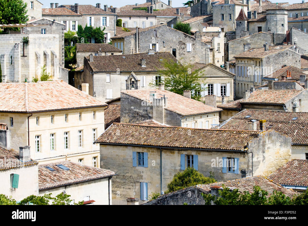 Ein Schuss von Dächern über der Stadt St. Emilion im Bordeaux Weinregion Frankreichs Stockfoto