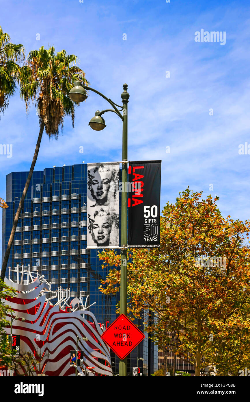 Los Angeles County Museum of Art (LACMA) banner mit Marilyn Monroe am Wilshire Boulevard im Stadtteil Miracle Mile Stockfoto