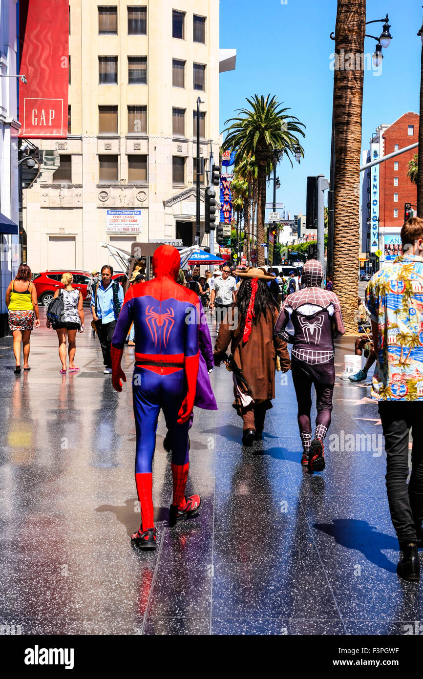 Spiderman und anderen kostümierten Figuren-Parade nach oben und unten CA Hollywood Blvd Stockfoto